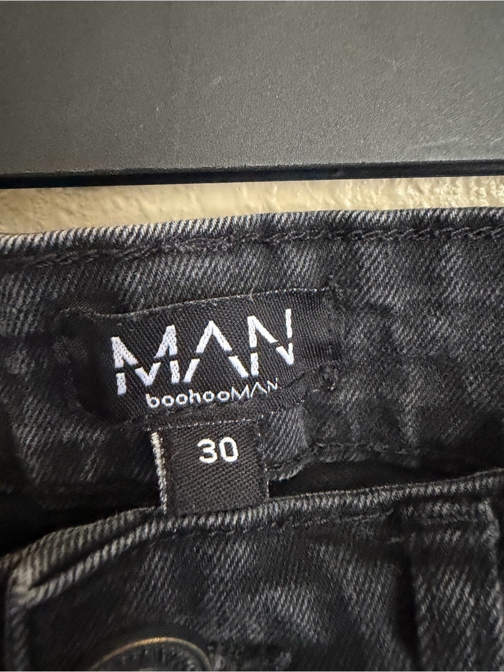 Boohoo Mens Black Washed Cargo Jeans with Utility Pockets - Picture 2 of 5